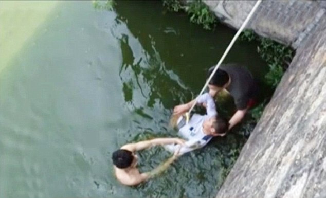 Groom Tries Drowning Himself After Seeing Ugly Bride