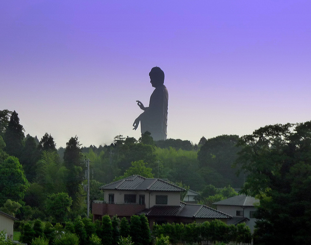 Το πιο ψηλό άγαλμα στον κόσμο, βρίσκεται στην Ιαπωνία ονομάζεται Ushiku Daibutsu και είναι ύψους 120 μέτρων.