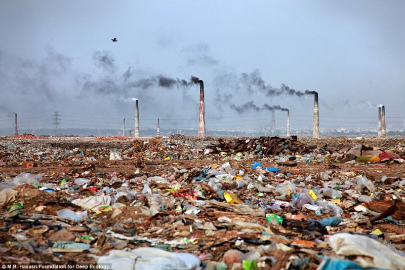 7 - Μια μονάδα αποτέφρωσης αποβλήτων και η γύρω περιοχή στο Μπαγκλαντές.