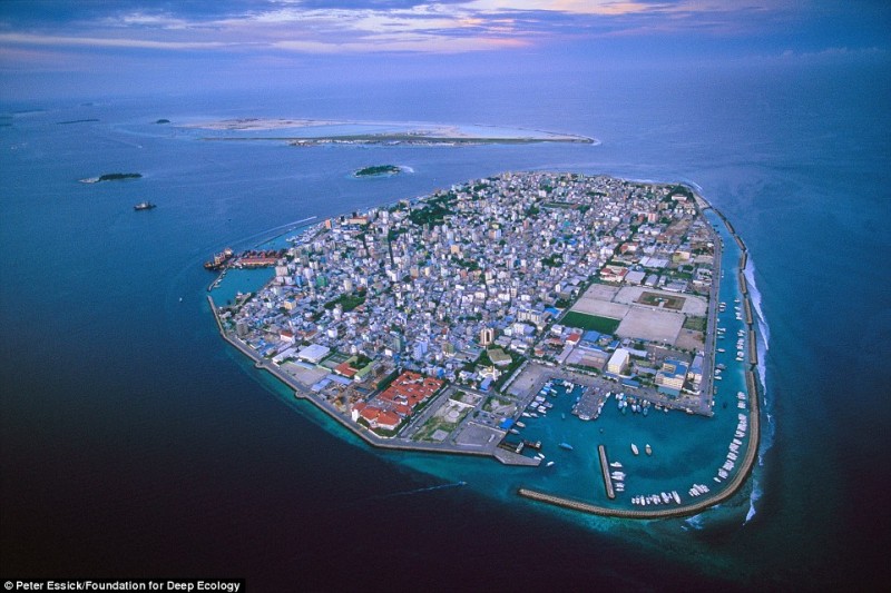 17 - Ο σχεδόν χαμένος παράδεισος, οι Μαλδίβες, κινδυνεύουν από την άνοδο της θαλάσσιας στάθμης.