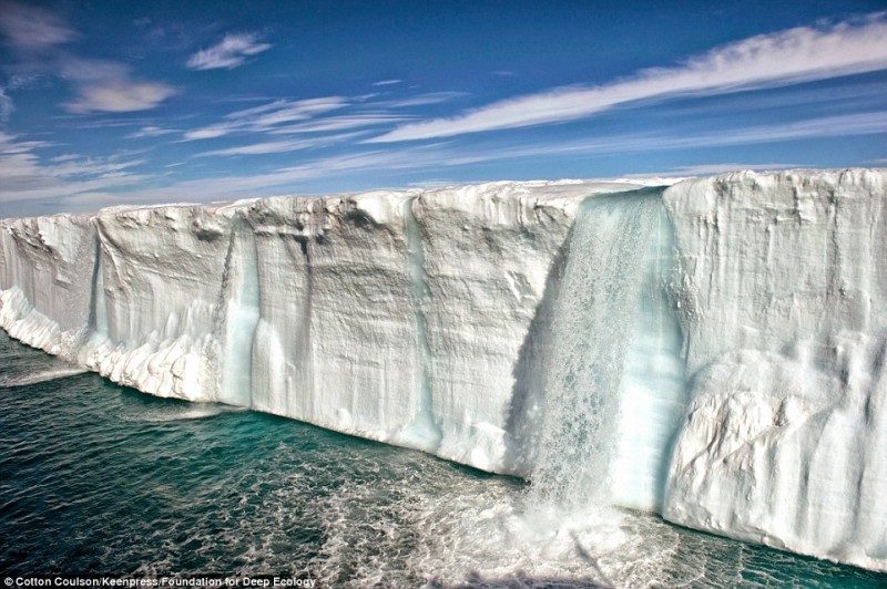 25 - Τεράστιος καταρράκτης από πάγους που λιώνουν. Η αδιαμφισβήτητη απόδειξη της αλλαγής του κλίματος που βρίσκεται σε εξέλιξη.