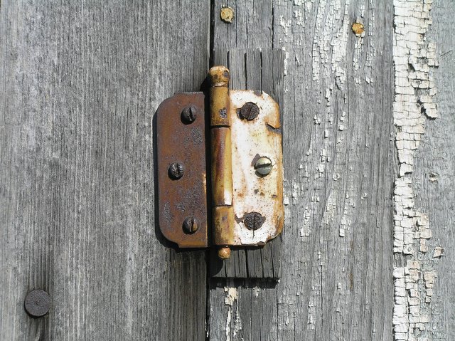 rusty hinge