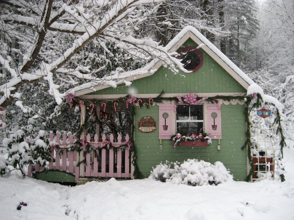 1449515415-1449247136-crickhollow-cottage-snow-winter-santas-workshop426361-395246570490098-2007725938-n