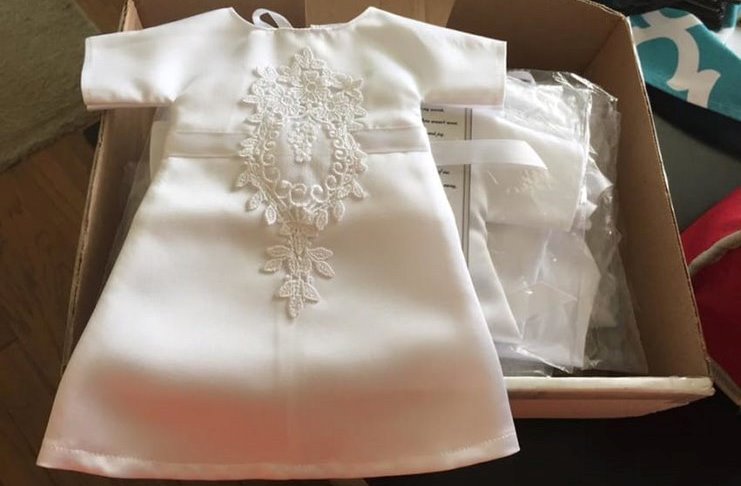 Νύφη έφτιαξε με το νυφικό της 17 "Φορέματα αγγέλων" για μωρά που έφυγαν από τη ζωή πολύ σύντομα