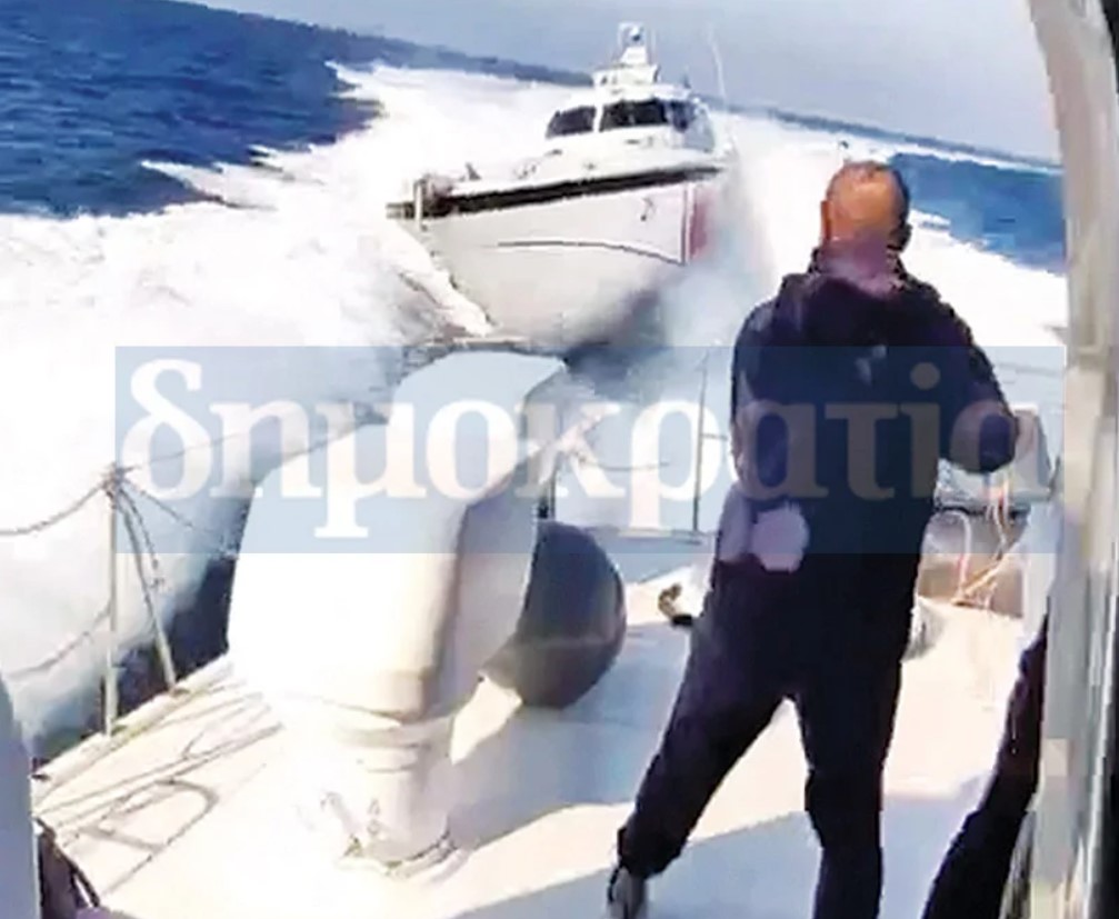 Οι επικίνδυνοι ελιγμοί που πραγματοποιεί η τουρκική ακταιωρός στην πρύμνη του λιμενικού σκάφους και η προσπάθεια εμβολισμού του