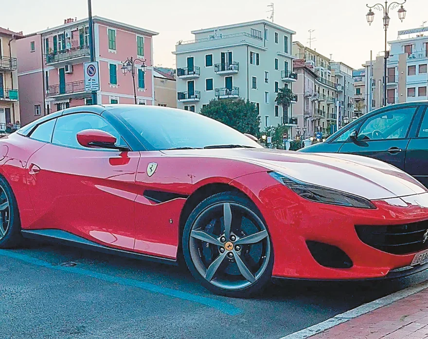 Ferrari Portofino των 4.000 κυβικών και των 600 αλόγων φέρεται να έχει βγει προς πώληση από τη χήρα με τιμή 220.000 ευρώ